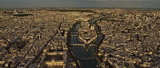 鳥の視点で見るパリの街が美しすぎる写真