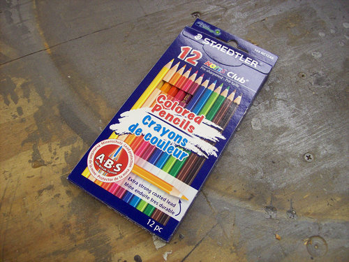 「色鉛筆を加工して指輪を作ってみた」思いもよらないデザインが注目を浴びる