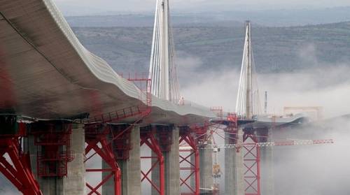 世界一高い橋フランスの「ミヨー橋」がカッコいい写真