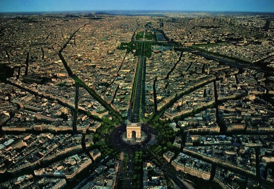 鳥の視点で見るパリの街が美しすぎる写真