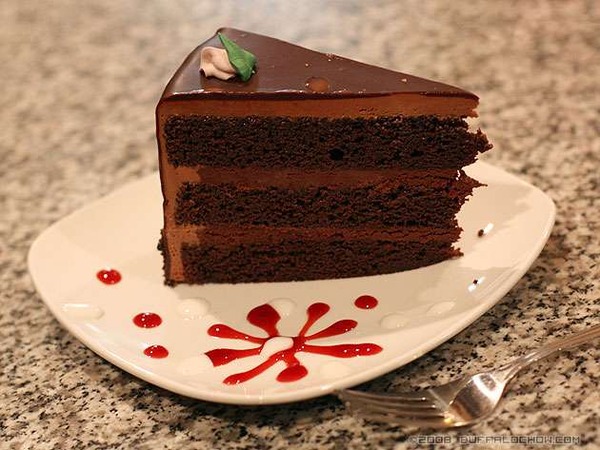 本当に食べたくなるチョコレートケーキとデザートの写真