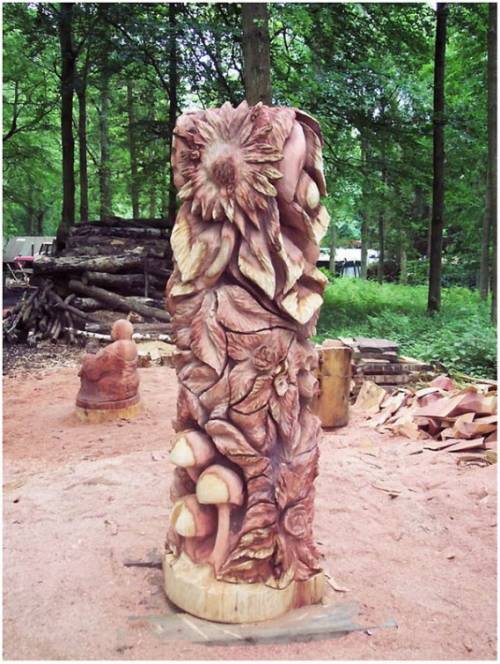 伐採された木を利用した「切り株アート」