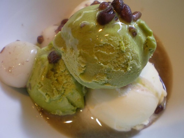 美味しそうで思わず食べたくなるアイスクリームの写真
