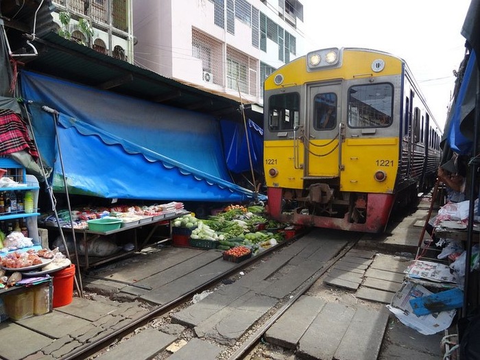 タイの「危険すぎる」と言われる鉄道市場