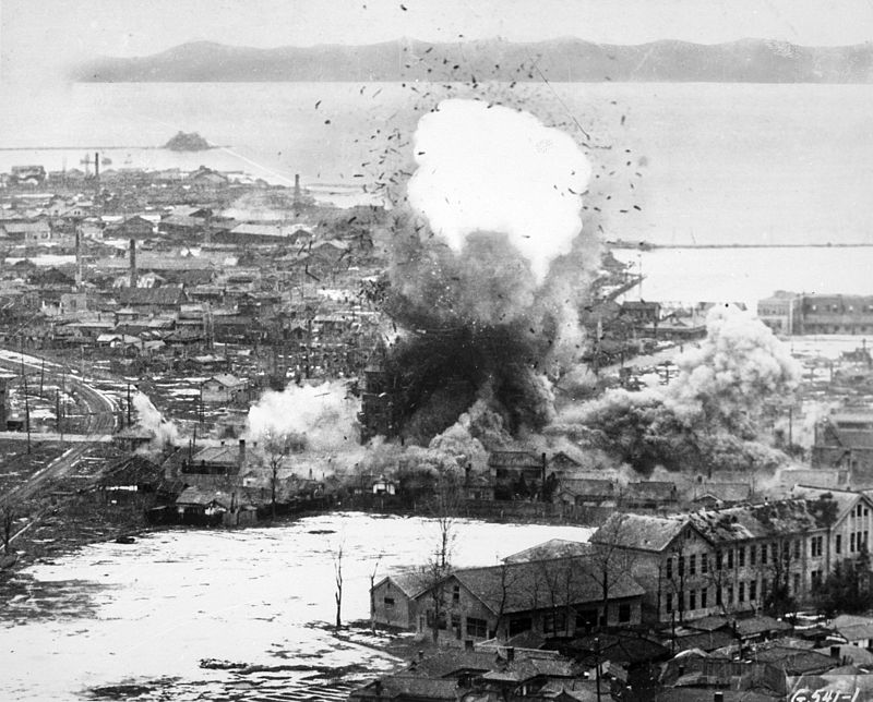 国連軍機の爆撃を受ける元山市