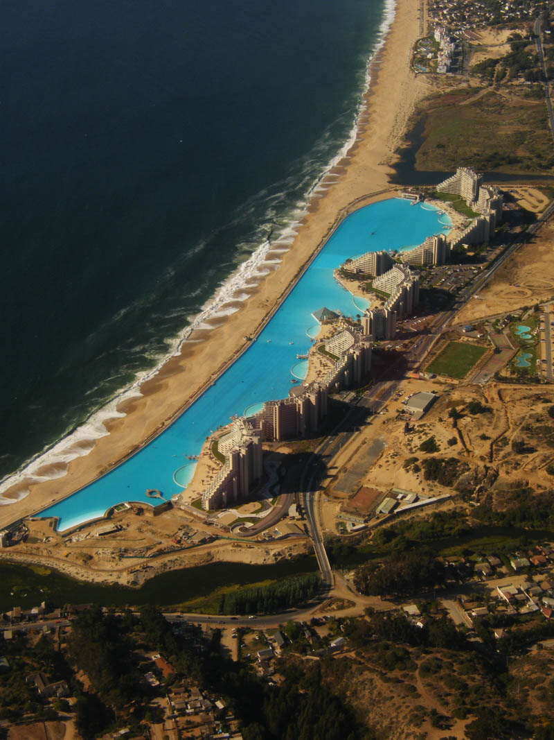 チリにある世界最大の巨大プール