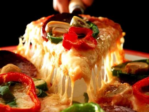 見た目が超美味しそうな世界中のピザの写真