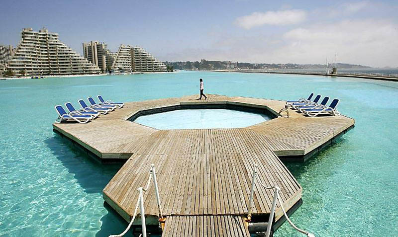 チリにある世界最大の巨大プール
